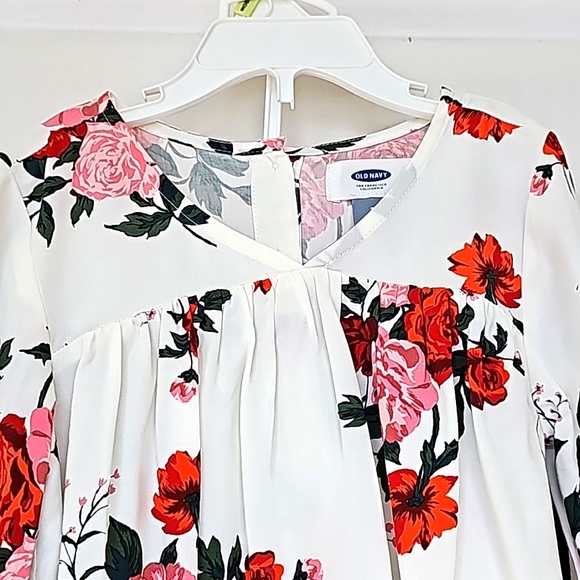 OLD NAVY | Flowy Long-sleeve Floral Top & Ballerina 24/7 Skinny Utility Jeggings - Picture 4 of 11